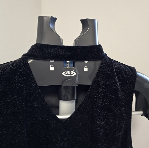 Altered State Choker Neck Trapeze Blk Embossed Velvet Dress Sz Large Sle… - Picture 7 of 9